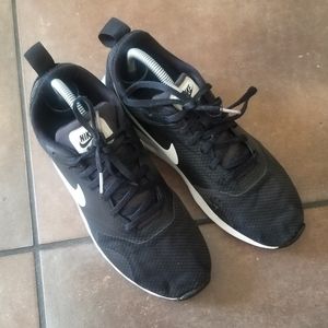 Nike Air Max Tavas Black White Mens 8
